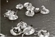  ?? Tom Reel / Staff photograph­er ?? Tubers disregard social distancing Tuesday on the Guadalupe River near New Braunfels.