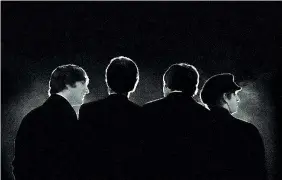  ?? (foto Mike Mitchell/omega Auctions) ?? Le foto Sopra, i Fab Four ritratti dall’allora 18enne Mike Mitchell durante i loro primi concerti americani nel 1964. A sinistra Paul Mccartney e John Lennon; nell’immagine ancora più a sinistra Ringo Starr