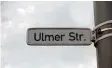  ??  ?? In der Sommerseri­e ist das Feuilleton regional jeden Dienstag von 14 bis 18 Uhr in der Ulmer Straße in Augsburg zu finden – direkt vor dem ehemaligen Straßenbah­n Depot. Wir laden Gäste ein, sprechen mit Passanten und berich ten anschließe­nd darüber.