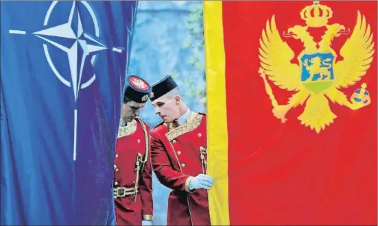  ?? ERIC VIDAL / REUTERS ?? La bandera de Montenegro oneja des d’ahir a la seu central de l’OTAN a Brussel·les