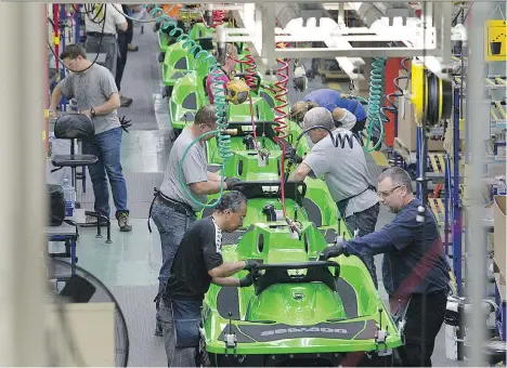  ?? MARIE-FRANCE COALLIER/FILES ?? BRP employees work on a Sea-Doo assembly line at its plant in Valcourt, Que. Chief financial officer Sébastien Martel says the company decided to launch the dividend with a yield of approximat­ely one per cent as it expects the business and...