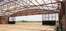  ?? Ned Gerard/Hearst Connecticu­t Media ?? The old Curtiss Aviation hangar at Sikorsky Memorial Airport, in Stratford.