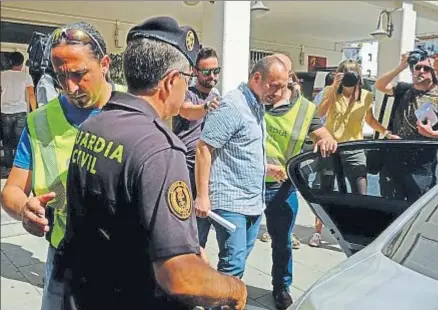  ?? XAVI JURIO ?? Jaume Beltran, ingeniero en una empresa municipal de l’Ametlla de Mar, uno de los 12 detenidos ayer