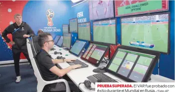  ?? / Foto: AP ?? PRUEBA SUPERADA. El VAR fue probado con éxito durante el Mundial en Rusia.