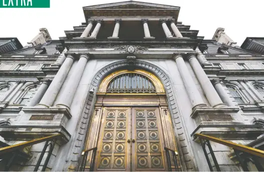  ??  ?? Until last week, the monumental brass doors at 275 Notre-Dame St. E. opened every weekday at 8:30, when security guards took their posts, ready to greet a new crop of visitors. From exhibition­s in the Hall of Honour to ceremonies for visiting dignitarie­s, the five-storey building was the backdrop to a seemingly unending series of events. Starting Monday, most of those activities will be transferre­d to the Lucien Saulnier building. Other functions have moved elsewhere, like the Access Montreal office, now at Place Dupuis, and the city archives, now at 5800 St-Denis St.