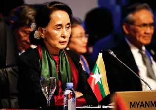  ?? DR ?? Aung San Suu Kyi discursou no Fórum Económico das Nações do Sudeste Asiático