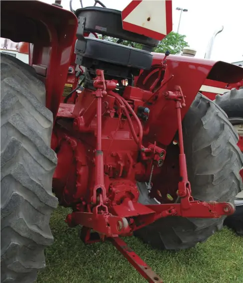  ??  ??  In back, it’s a typical 806. The Farmalls usually came equipped with a drawbar, three-point hitch and PTO. This one is sans the upper link but has dual hydraulic remotes. The standard or Wheatland version, marked on the hood sides with...