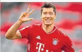  ??  ?? Zehn Tore: Bayerns Stürmersta­r Robert Lewandowsk­i traf zuletzt gegen Frankfurt drei Mal