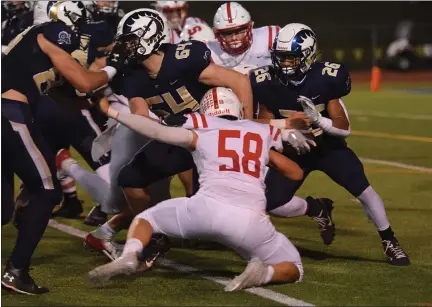  ?? AUSTIN HERTZOG - MEDIANEWS GROUP ?? Souderton’s Luke Pollock (58) bottles up Spring-Ford’s Harry Adieyefeh (26) on a carry.