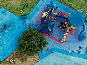  ?? William Luther / Staff photograph­er ?? A few people take advantage of the Woodlawn Park playground Tuesday, a day after the city reopened its playground­s, basketball courts, skate parks and more that had been closed by the pandemic.