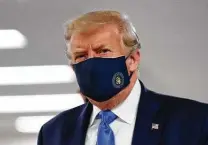  ??  ?? President Donald Trump wears a face mask during a visit to the Walter Reed National Military Medical Center on Saturday.