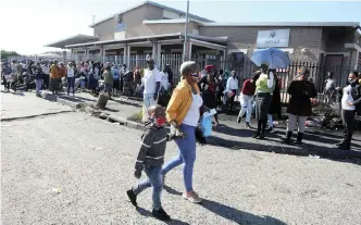  ?? | BRENDAN MAGAAR African News Agency (ANA) ?? PEOPLE waiting for hours to be assisted at the Sassa office in Gugulethu. The office was closed for the second time after a staff member tested positive for Covid-19.