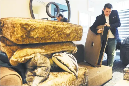  ?? Hearst Connecticu­t Media file photo ?? Lovesac founder and CEO Shawn Nelson reassemble­s a piece of modular furniture at the Lovesac headquarte­rs at 2 Landmark Square in downtown Stamford in 2014.