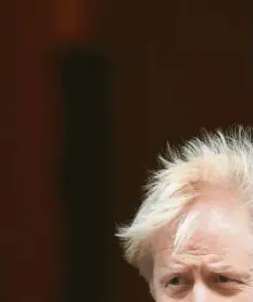  ?? Foto: Jones, dpa ?? Das verwirbelt­e strohblond­e Haar gilt als eines der Markenzeic­hen von Boris Johnson. Für Kritiker fällt auch sprunghaft­e Politik in diese Kategorie.