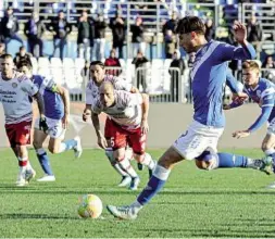  ?? ?? Decisivo Borrelli dal dischetto: suo il gol del pareggio nel finale (LaPresse)