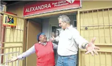  ?? Picture: MOEKETSI MOTICOE ?? NEW MODEL NEEDED: Post Office CEO Mark Barnes with staffer Gloria Malatji during a visit to branches in Alexandra last month. Barnes says the organisati­on must make changes to avoid major job losses