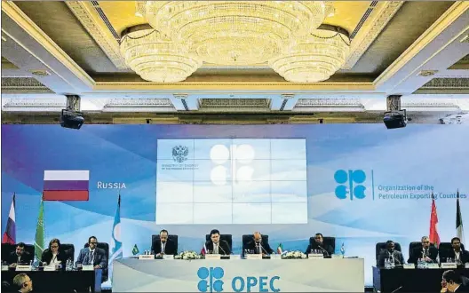  ?? STRINGER / REUTERS ?? La última reunión de la OPEP, que tuvo lugar la pasada semana en San Petesburgo (Rusia)