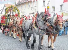  ?? : ?? Eindrucksv­oll: der Wagen der Brauerei im Sechserges­pann.