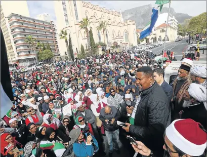  ?? Picture: ESA ALEXANDER ?? DISSIDENT DRIVE: Mandla Mandela addresses protesters in front of parliament after a march in Cape Town against Israeli occupation of the al-Aqsa mosque – the third holiest site in Islam – in the Old City of Jerusalem