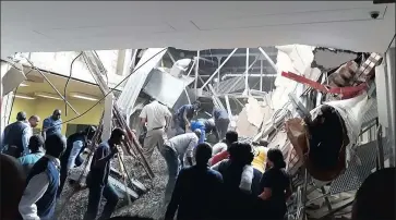  ??  ?? MANGLED: The collapsed roof at the Charlotte Maxeke Hospital entrance in Johannesbu­rg yesterday.