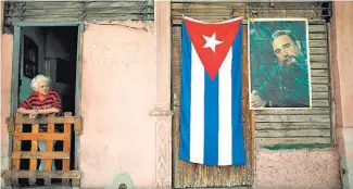  ?? REUTERS/ALEXANDRE MENEGHINI ?? La Habana de luto. Imágenes de Fidel en las calles, cuatro días después de su muerte.