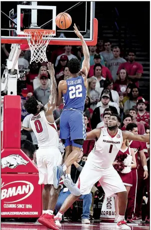  ?? NWA Democrat-Gazette/J.T. WAMPLER ?? Kentucky’s Shai Gilgeous-Alexander takes a shot over Arkansas’ Jaylen Barford (left) and Trey Thompson in an 87-72 victory Feb. 20 at Walton Arena in Fayettevil­le. Kentucky has won the SEC Tournament championsh­ip 30 times, but the Wildcats (10-8)...