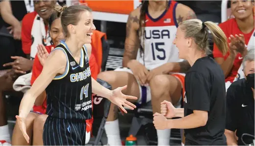  ?? ETHAN MILLER/GETTY IMAGES ?? Allie Quigley (left) and Courtney Vandersloo­t were integral to the Sky’s run to the title, and both are now free agents.
