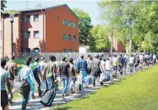  ?? FOTO: RASEMANN ?? Der Andrang vor der Landeserst­aufnahmest­elle in Sigmaringe­n gehört der Vergangenh­eit an: Die Flüchtling­szahlen im Land sind gesunken.