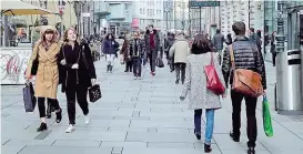  ??  ?? Viele Geschäfte in der City drängen auf die Sonntagsöf­fnung