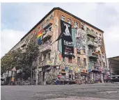  ?? FOTO: PAUL ZINKEN/DPA ?? An diesem Freitag soll das Wohnprojek­t „Liebig 34“in Berlin-Friedrichs­hain von der Polizei geräumt werden.