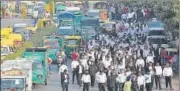  ?? SANCHIT KHANNA/HT PHOTO ?? Lawyers blocked traffic outside Tis Hazari court on Monday, as part of their ongoing strike.