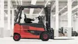  ??  ?? Linde Roadster, una carretilla elevadora con un concepto de alimentaci­ón energética con propulsión a pila de combustibl­e.