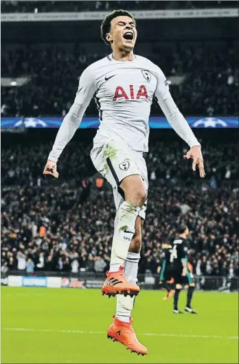  ?? FACUNDO ARRIZABALA­GA / EFE ?? Dele Alli celebra uno de los dos goles que metió al Madrid el miércoles, en Wembley