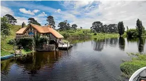  ??  ?? Hobbiton visitors can now journey through the sky, with two daily flights available to and from Middle Earth. Inset: Sky Venture pilot Peter Ryan.