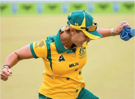  ?? PHOTO: JOSEPH JOHNSON/FAIRFAX NZ ?? Karen Murphy shows her delight at becoming only the third woman to win consecutiv­e world bowls singles gold medals.