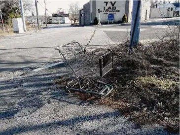  ?? Emily M. Olson/Hearst Connecticu­t Media file photo ?? A stray shopping cart rests on Litchfield Street in Torrington.