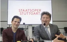  ?? FOT0: DPA ?? Sie haben ihre Pläne für die Oper Stuttgart vorgestell­t: Cornelius Meister (38, links) und Viktor Schoner (44) werden das Haus ab der neuen Saison als Generalmus­ikdirektor und Intendant leiten.