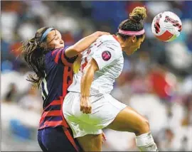  ?? Roberto Martinez Associated Press ?? THE UNITED STATES’ Sophia Smith, left, and Canada’s Desiree Scott battle for the ball during the CONCACAF W Championsh­ip final at Estadio BBVA.