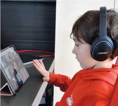  ?? PHOTO D’ARCHIVES ?? Des jeunes comme Gabriel Bélanger, 5 ans, de Québec, devront patienter avant de retrouver leurs amis en classe puisque l’école à distance est prolongée jusqu’au 2 mai.