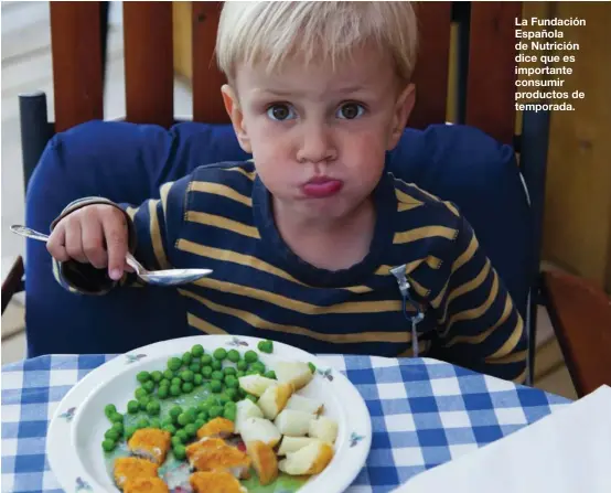  ??  ?? La Fundación Española de Nutrición dice que es importante consumir productos de temporada.