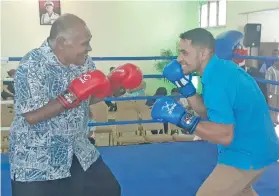  ?? Photo: Ronald Kumar ?? Former Commonweal­th middleweig­ht champion Alipate Korovou (left) spars with Winston Hill during the opening of the Captain Stan Brown Boxing Gym at Walu Bay, Suva last year.