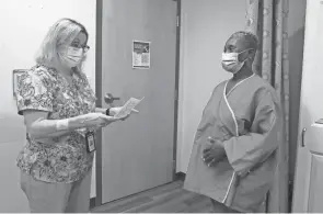  ?? ?? At the Columbus Cancer Clinic, mammograph­y manager Caryn Halstead, left, talks with Joyce Glover, before giving Glover a mammogram.