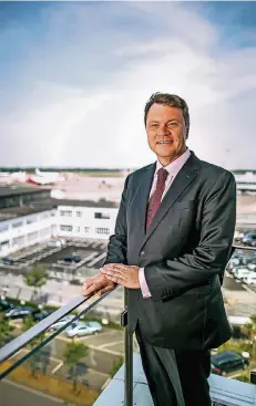  ?? FOTO: ANNE ORTHEN ?? Thomas Schnalke ist seit knapp eineinvier­tel Jahren Chef des Flughafens Düsseldorf.
