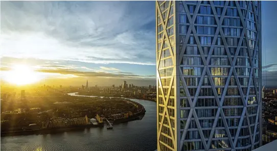  ??  ?? SKY’S THE LIMIT: The 58-storey Newfoundla­nd overlooks the River Thames and has a self-service bar, screening room and residents’ lounge