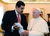  ??  ?? Il presidente venezuelan­o Maduro e papa Francesco