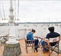  ??  ?? PUERTO DE COLONIA. El lugar de la ciudad coloniense que regala los mejores atardecere­s.