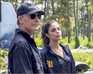  ??  ?? L’agent du FBI Tammy Gregorio (Vanessa Ferlito) est chargée d’enquêter sur le NCIS. La brune piquante donne du fil à retordre à l’équipe de Pride (Scott Bakula).
