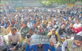  ?? RAVI CHOUDHARY/HT PHOTO ?? Hundreds of Ola and Uber drivers staged a protest at Jantar Mantar on Friday and demanded that fare for rides be increased.