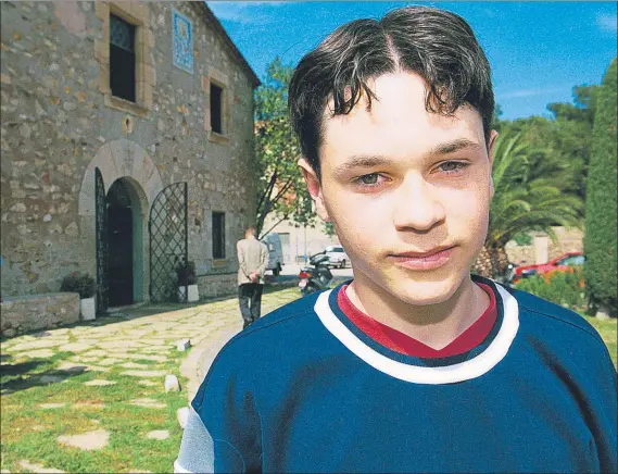  ?? FOTO: PERE PUNTÍ ?? Andrés Iniesta llegó con 12 años a La Masia En esta imagen tenía ya 15 soñando en grande y haciéndose querer por su sencillez. Su ventana daba al Camp Nou pero lloró mucho