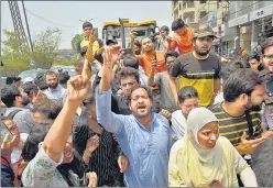  ?? AMAL KS / HT PHOTO ?? Local residents protest the anti-encroachme­nt drive by the Municipal Corporatio­n of Delhi (MCD), at Shaheen Bagh in New Delhi on Monday.